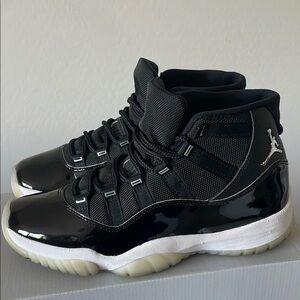 Wmns Air-Jordan 11 Rétro ‘Jubilee/ 25th anniversary Black and White Sneakers